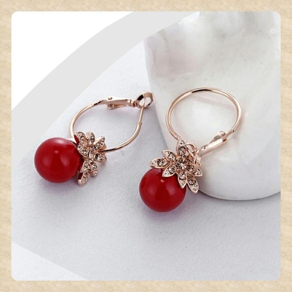 Red Bead & Crystal Dangle Earrings. - Picture 1 of 2